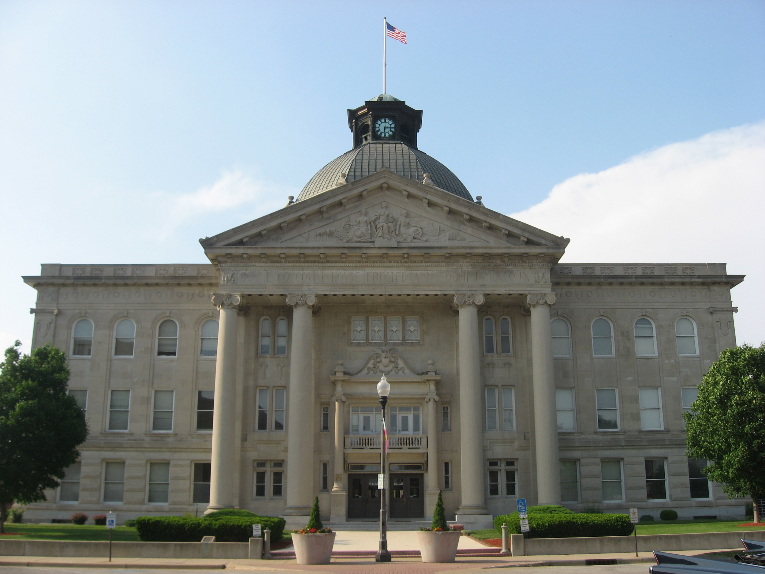 Courthouse Public Domain.jpg